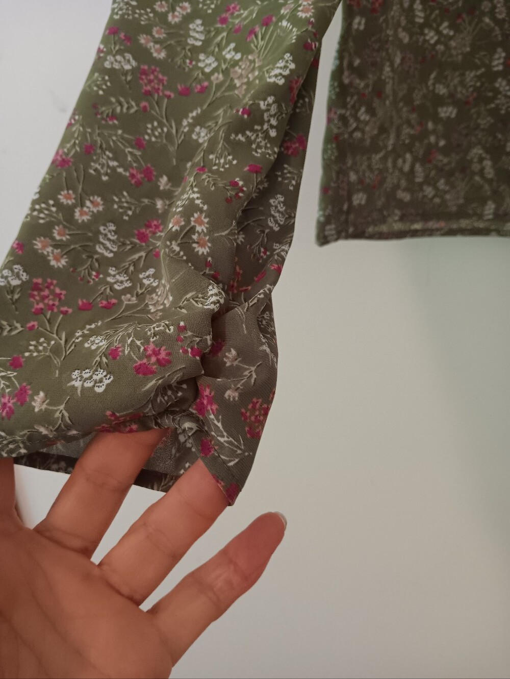 Lush Sage Green Floral Button Down Long Sleeve Blouse Medium Cottagecore Coastal - Picture 4 of 6